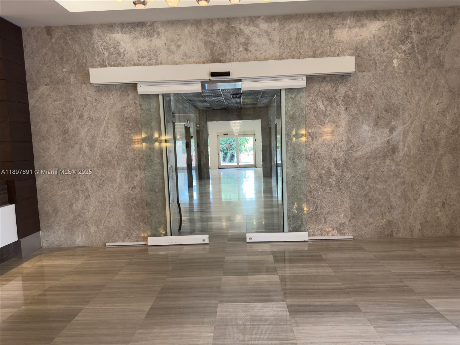 807 2 / 2 1357 sq. ft. $ 2025-10-16 0 Photo