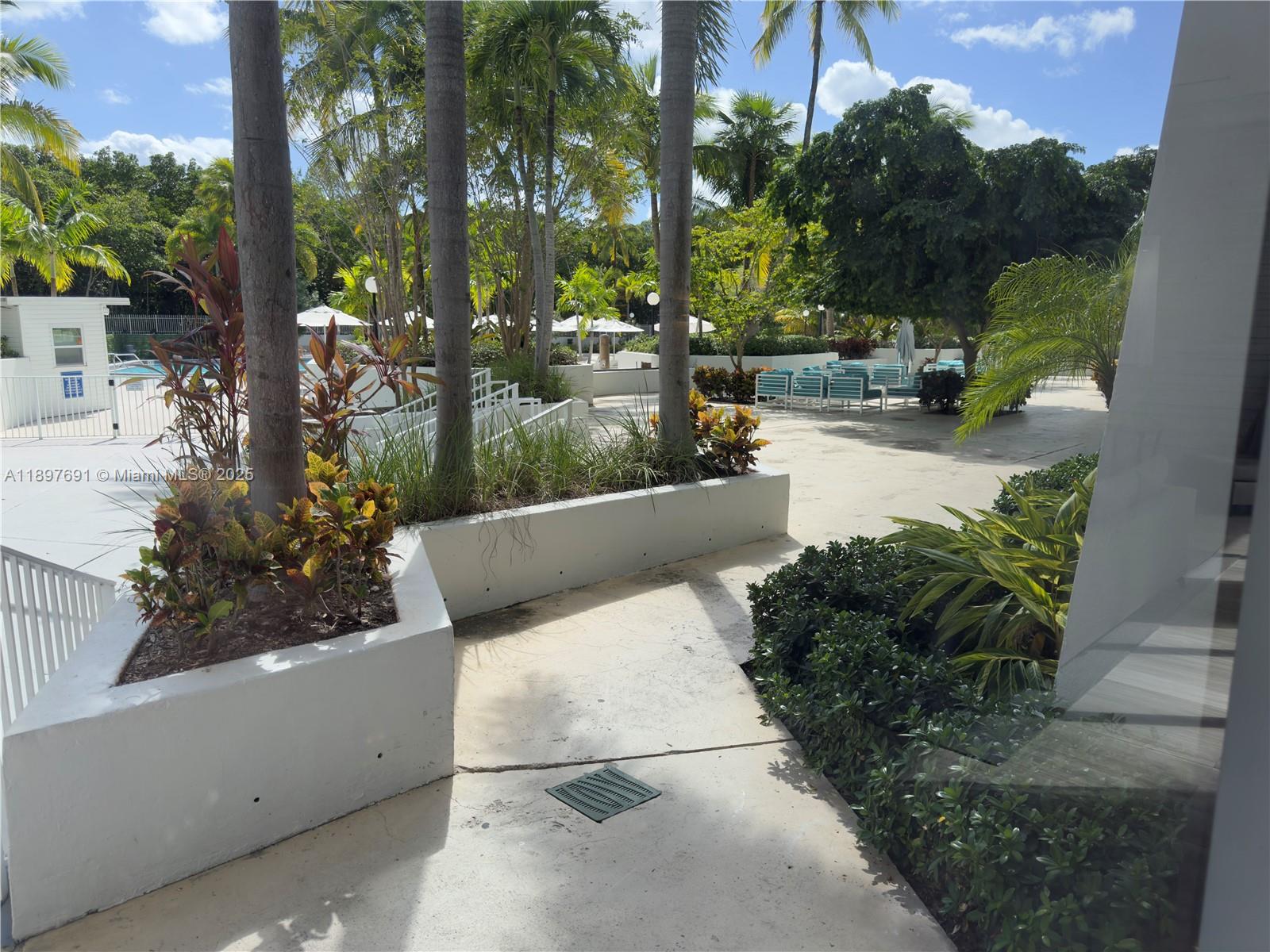 807 2 / 2 1357 sq. ft. $ 2025-10-16 0 Photo