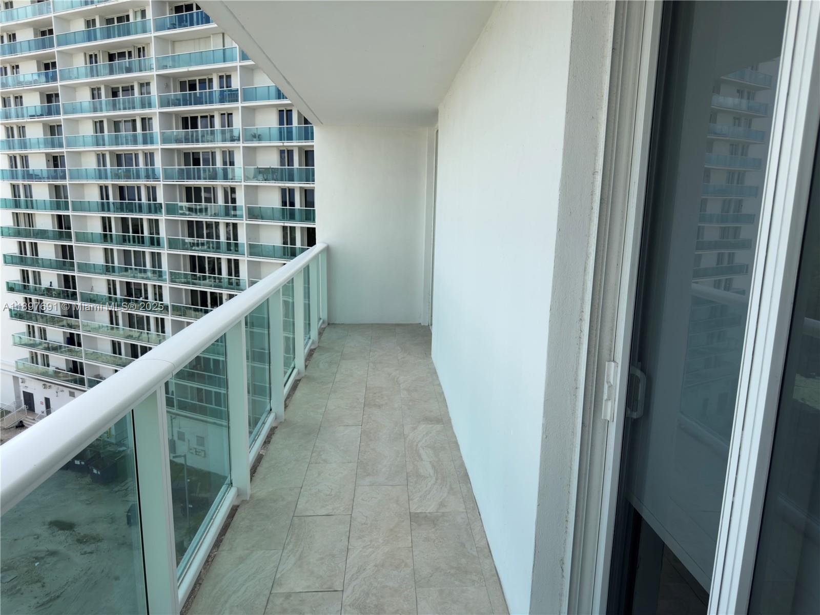 807 2 / 2 1357 sq. ft. $ 2025-10-16 0 Photo