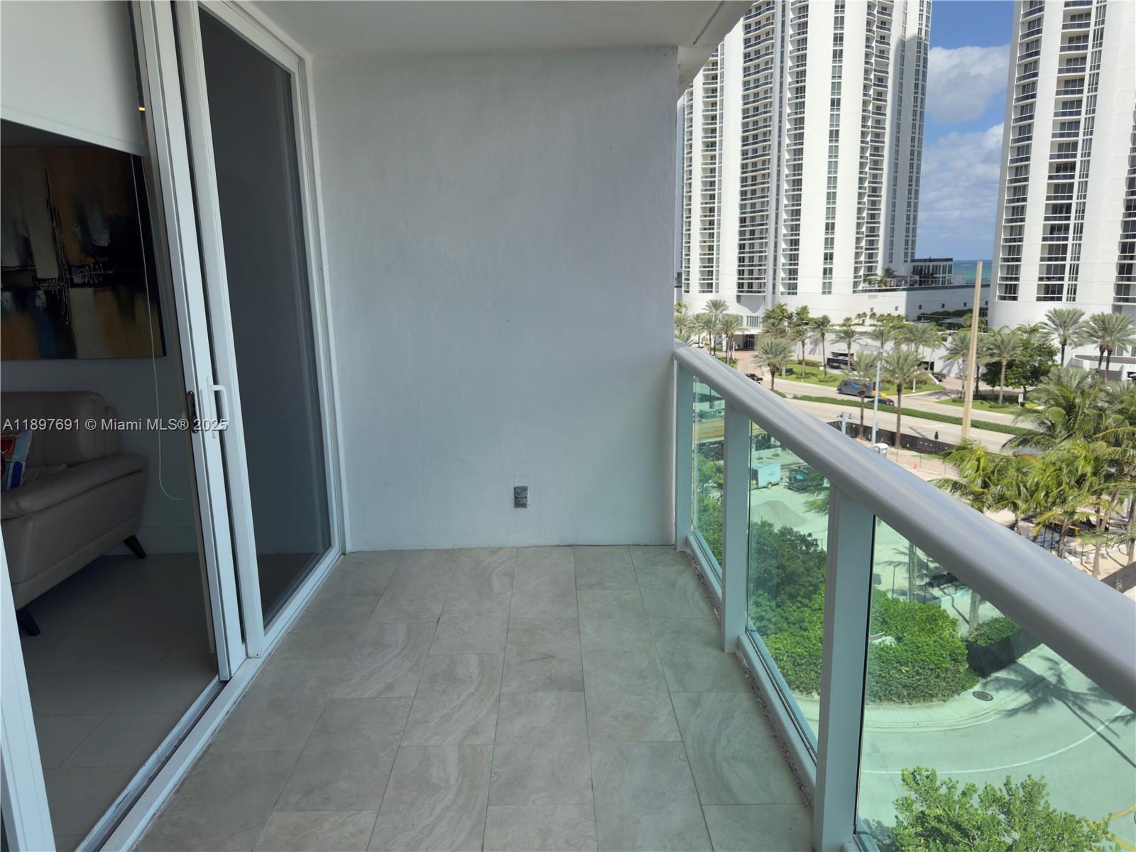 807 2 / 2 1357 sq. ft. $ 2025-10-16 0 Photo