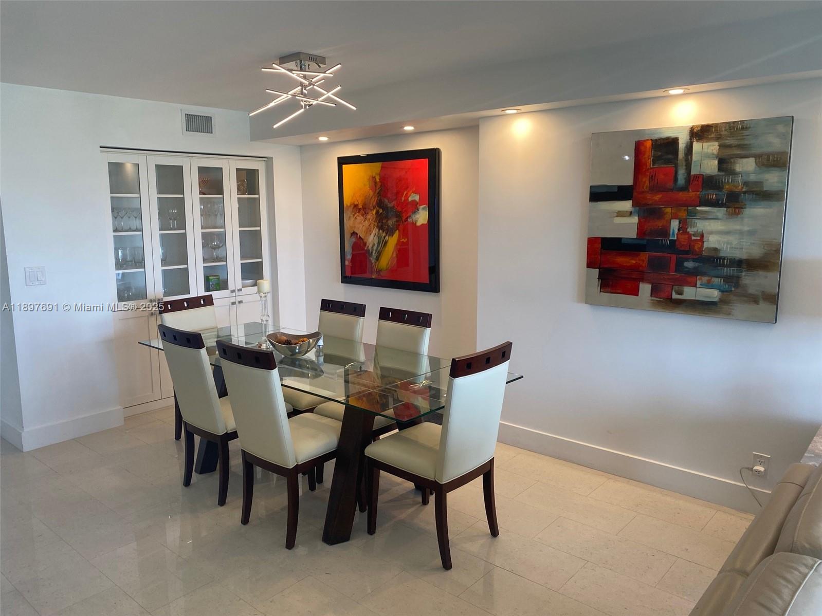 See details 807 2 / 2 1357 sq. ft. $ 2025-10-16 0 Photo
