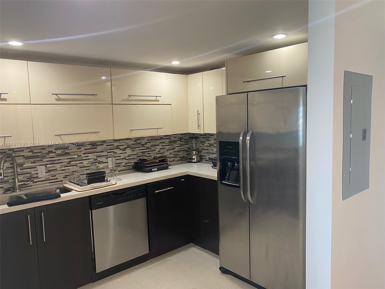 See details 807 2 / 2 1357 sq. ft. $ 2025-10-16 0 Photo