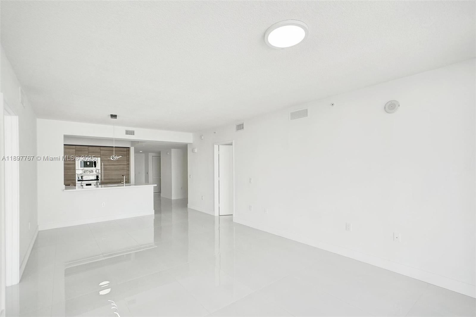 5-805 2 / 3 1541 sq. ft. $ 2025-10-17 0 Photo