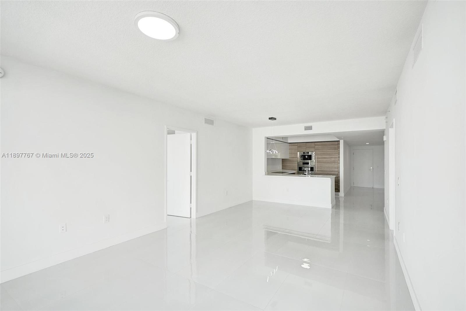 5-805 2 / 3 1541 sq. ft. $ 2025-10-17 0 Photo