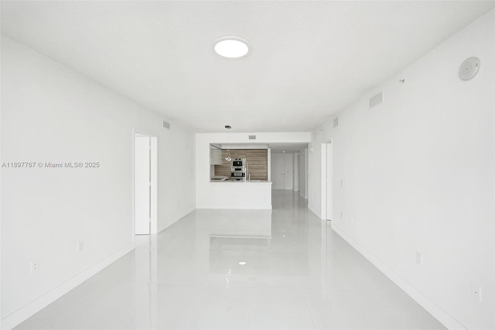5-805 2 / 3 1541 sq. ft. $ 2025-10-17 0 Photo