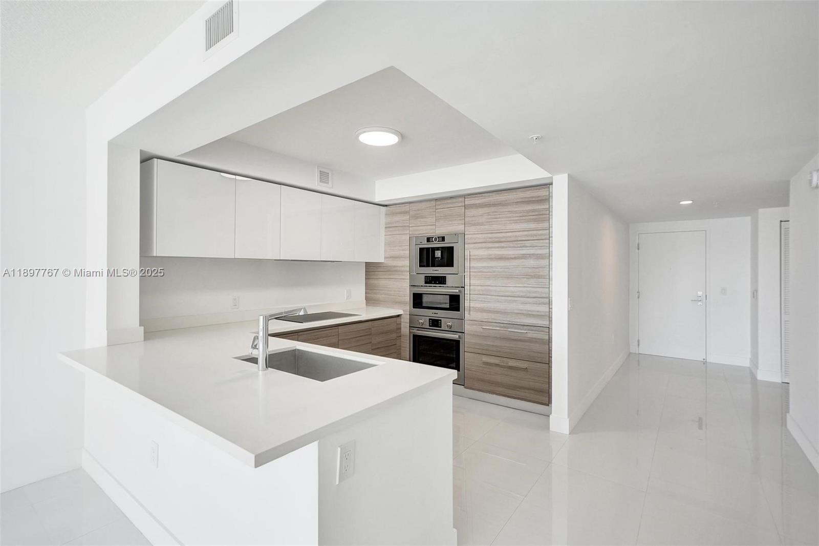 5-805 2 / 3 1541 sq. ft. $ 2025-10-17 0 Photo