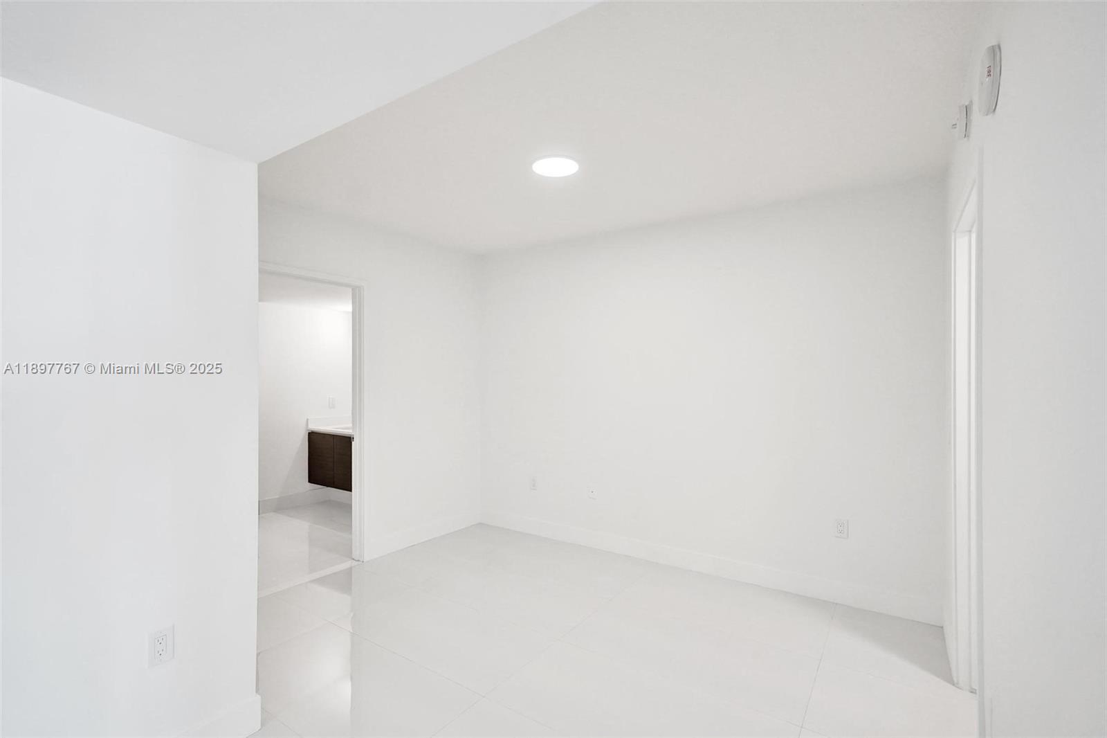 5-805 2 / 3 1541 sq. ft. $ 2025-10-17 0 Photo