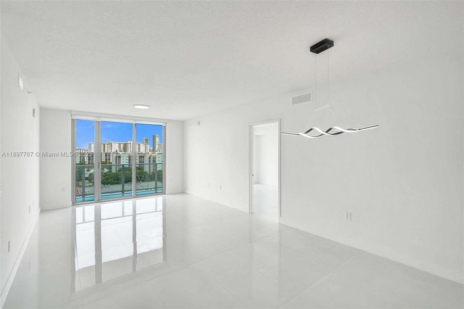 5-805 2 / 3 1541 sq. ft. $ 2025-10-17 0 Photo
