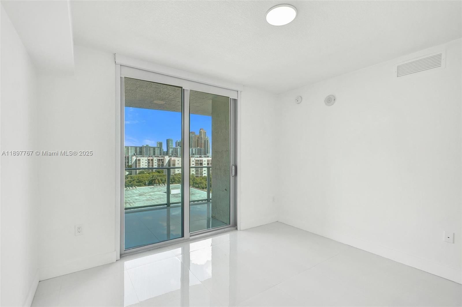 5-805 2 / 3 1541 sq. ft. $ 2025-10-17 0 Photo