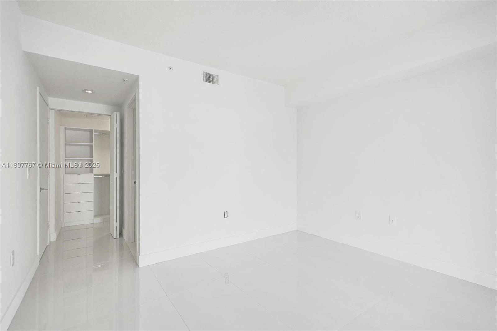 5-805 2 / 3 1541 sq. ft. $ 2025-10-17 0 Photo