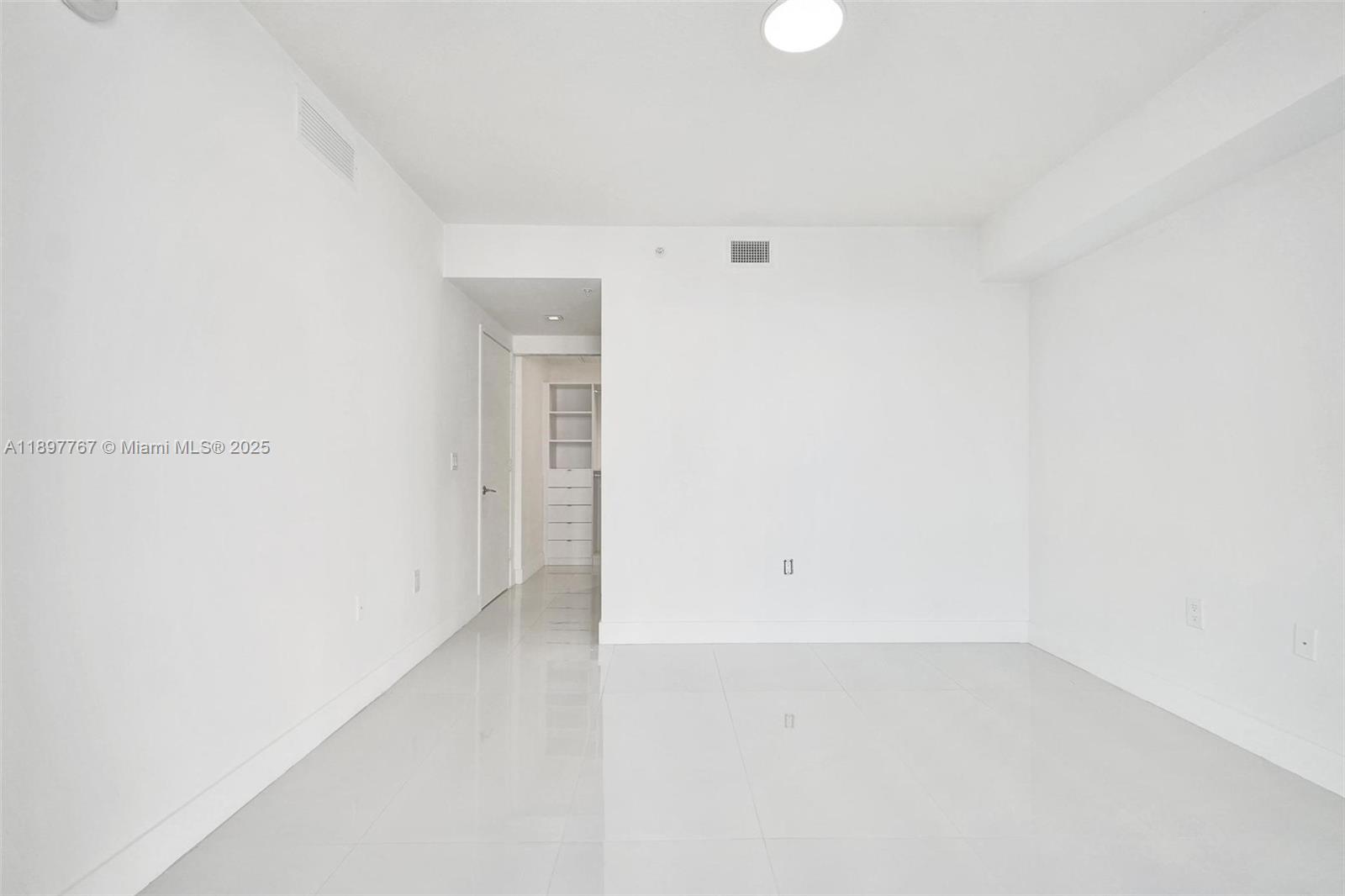 5-805 2 / 3 1541 sq. ft. $ 2025-10-17 0 Photo