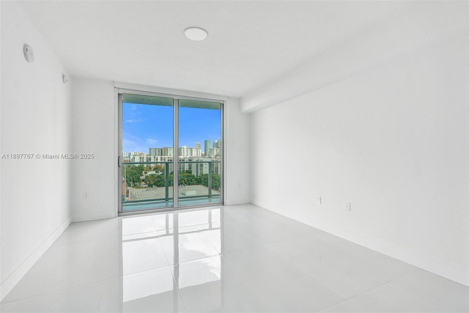 5-805 2 / 3 1541 sq. ft. $ 2025-10-17 0 Photo