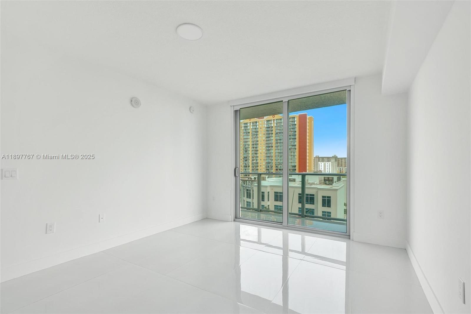5-805 2 / 3 1541 sq. ft. $ 2025-10-17 0 Photo