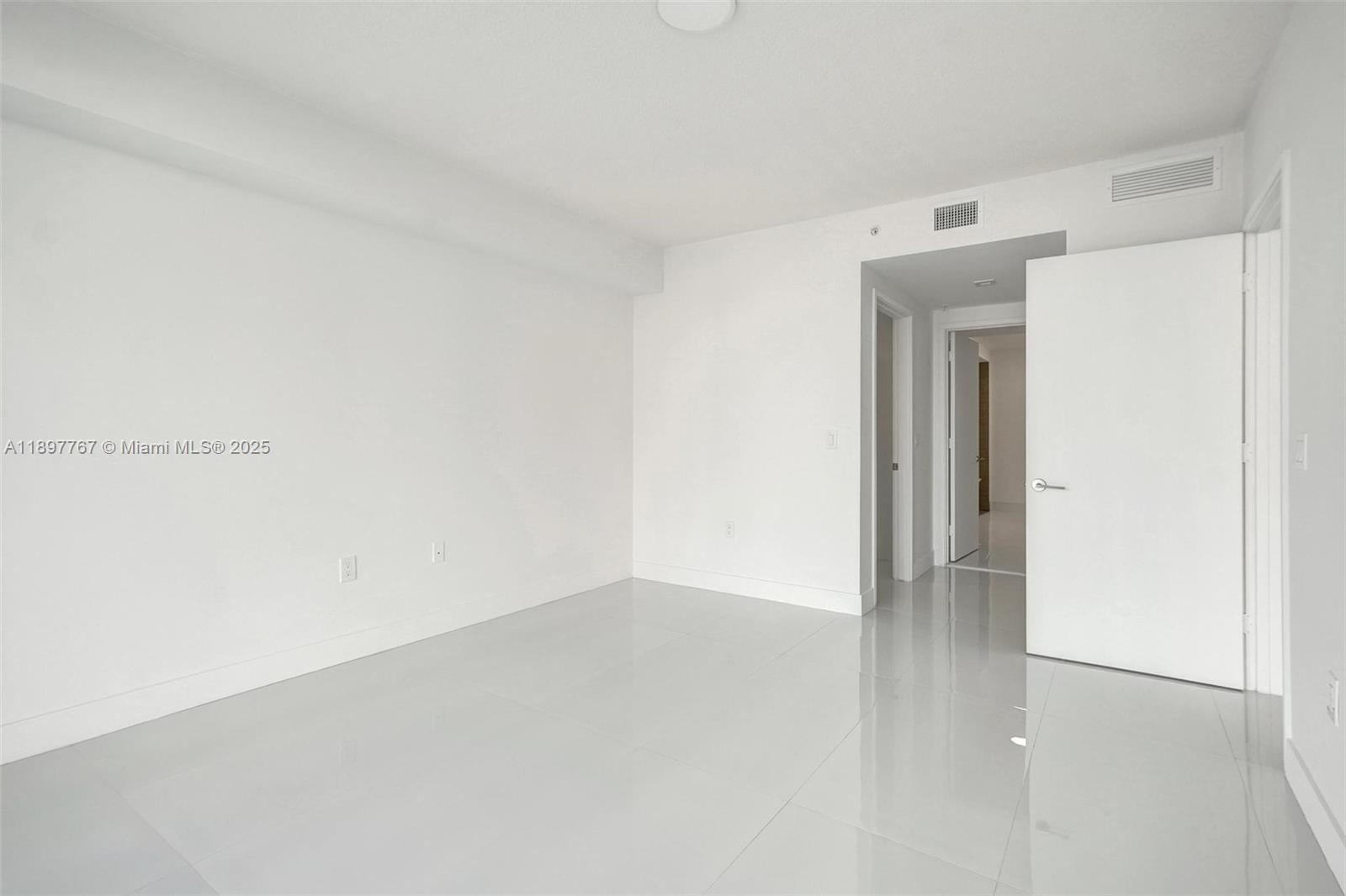 5-805 2 / 3 1541 sq. ft. $ 2025-10-17 0 Photo