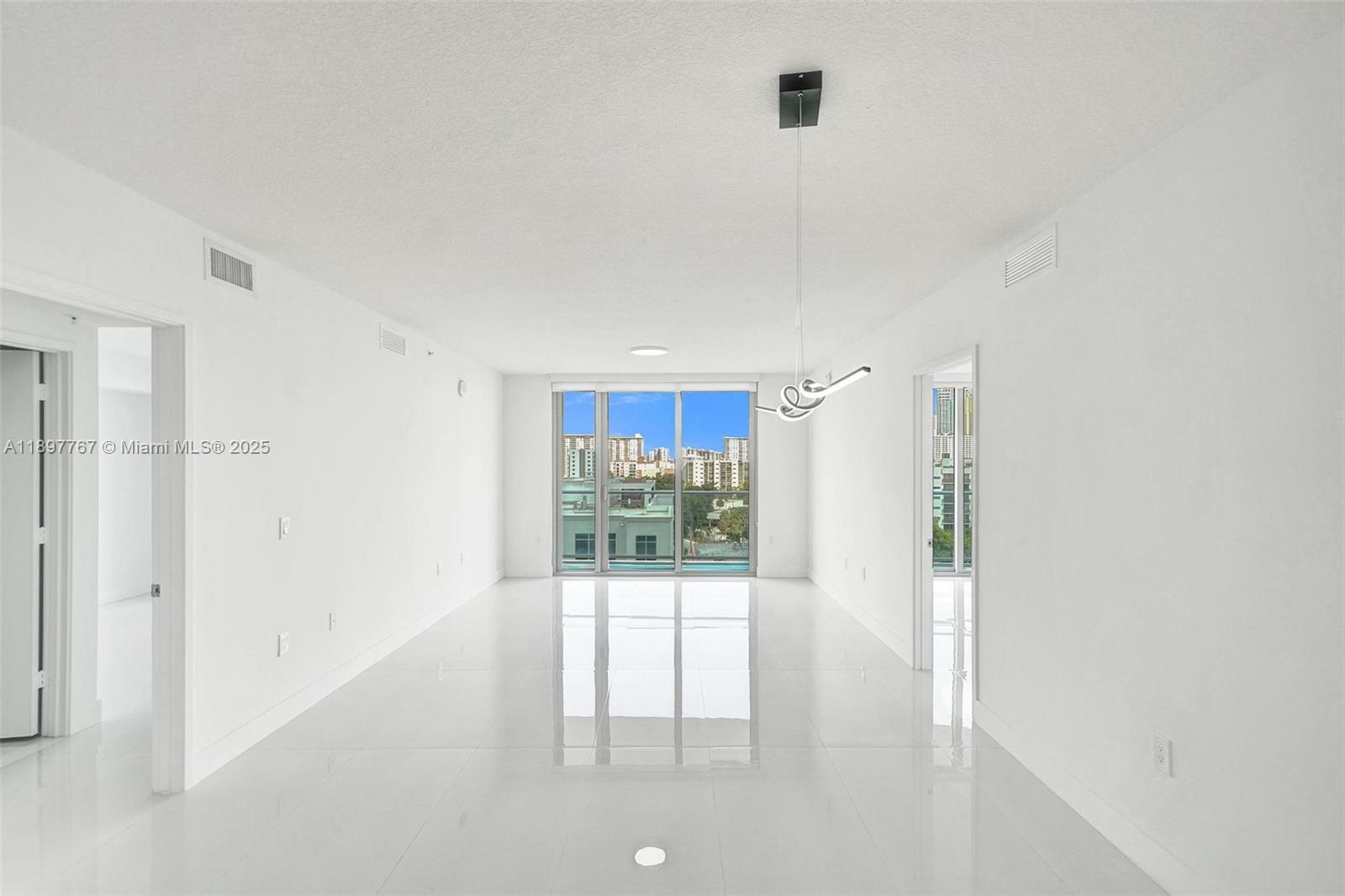 5-805 2 / 3 1541 sq. ft. $ 2025-10-17 0 Photo