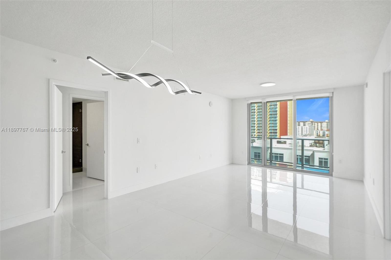 5-805 2 / 3 1541 sq. ft. $ 2025-10-17 0 Photo