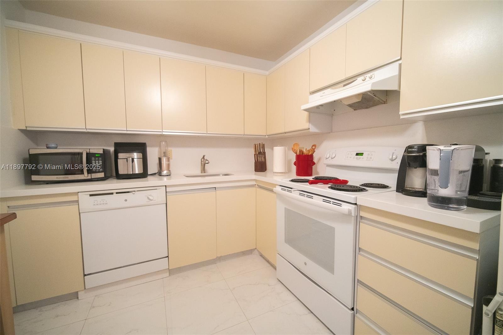 Photo of 2500 Parkview Dr #1111, Hallandale Beach, Florida, 33009 -