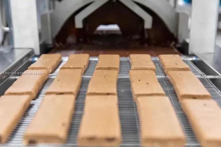 See details   /   sq. ft. $ 2025-10-17 0 Photo