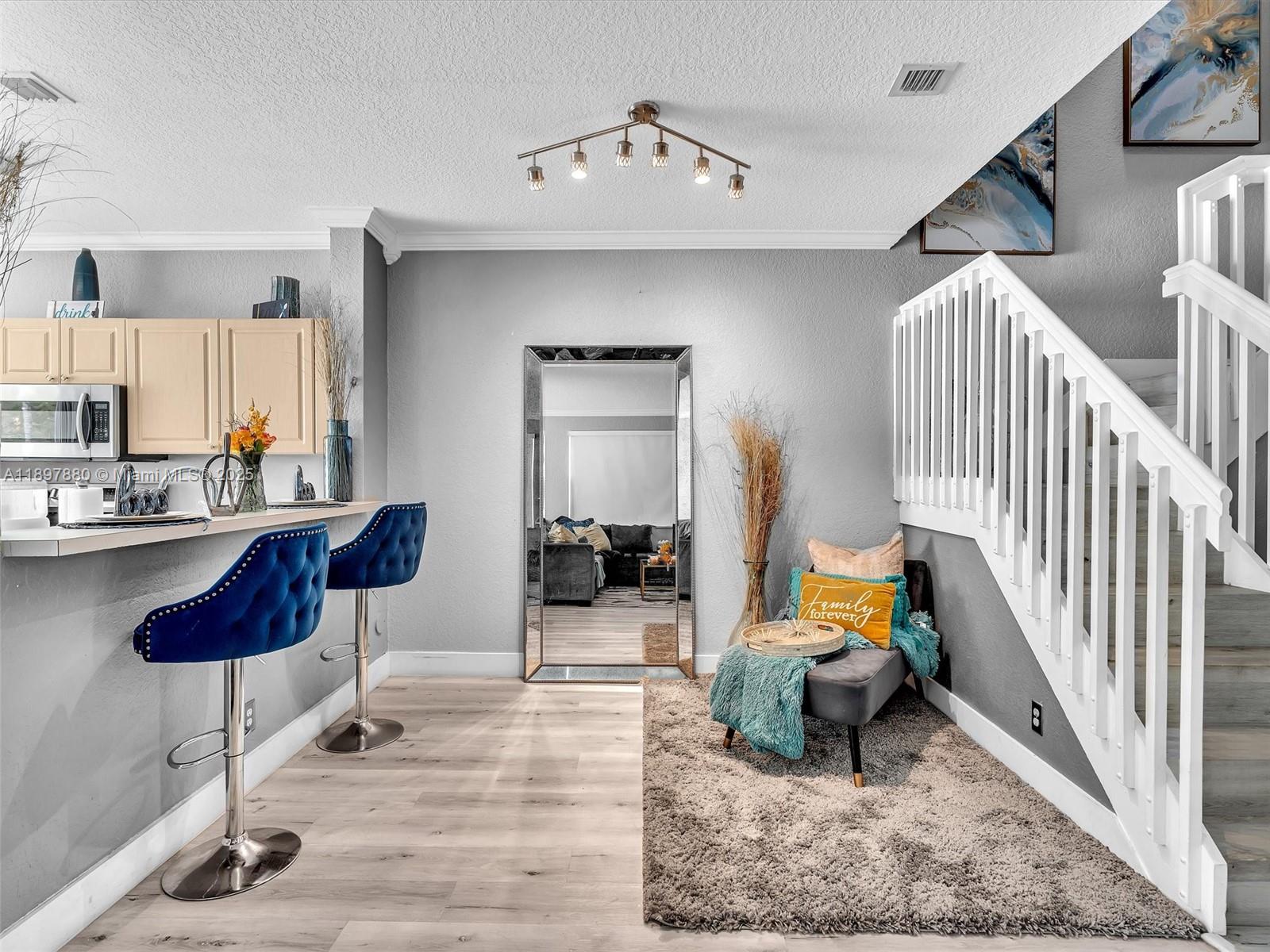 Ver detalles 9125 4 / 3 1848 sq. ft. $ 2026-06-30 0 foto