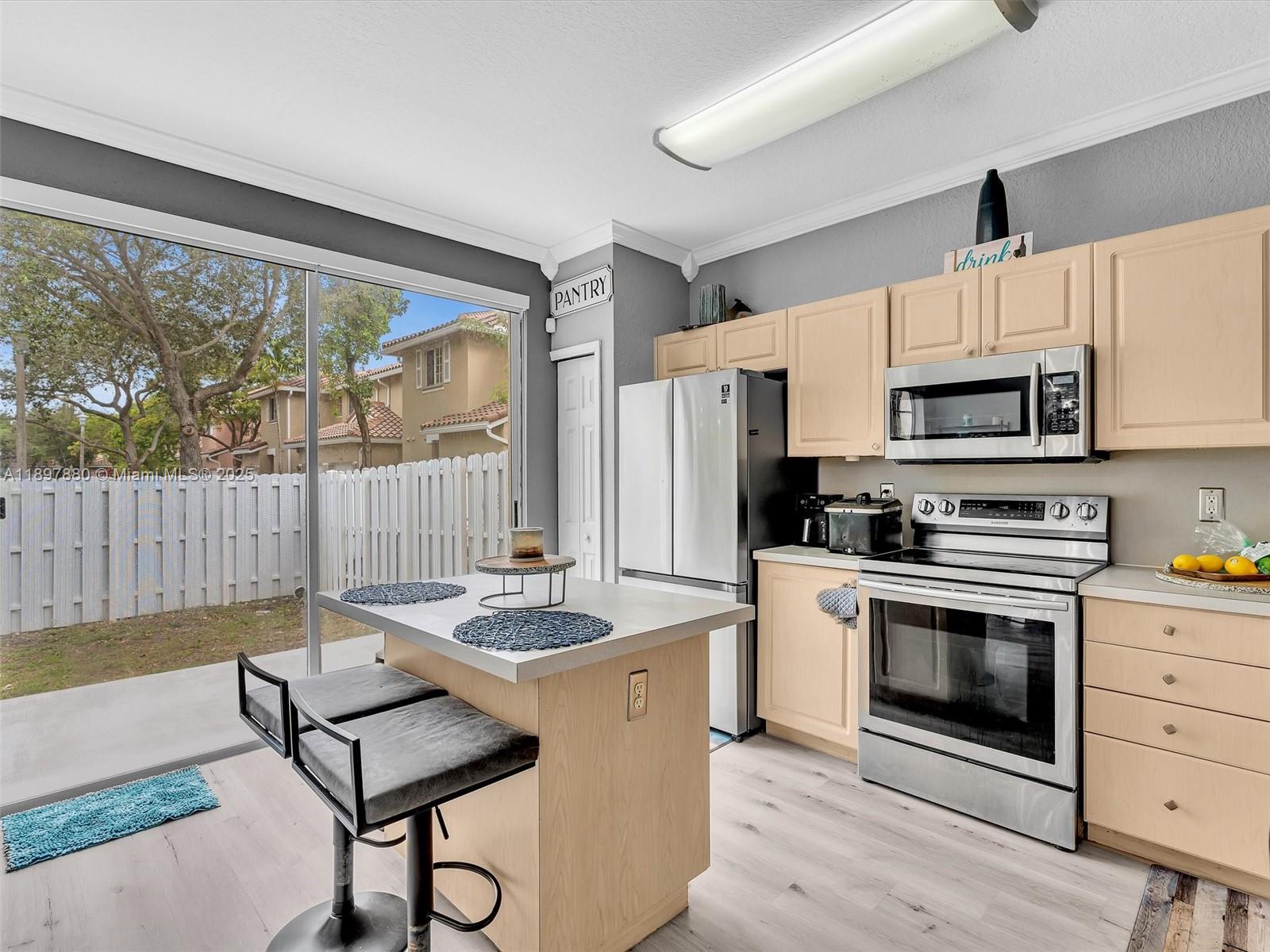 Ver detalles 9125 4 / 3 1848 sq. ft. $ 2026-06-30 0 foto