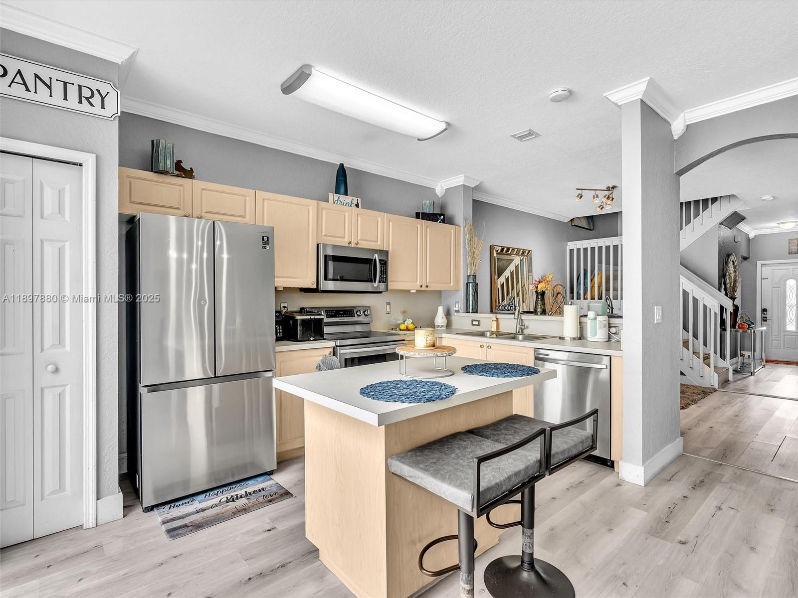 Ver detalles 9125 4 / 3 1848 sq. ft. $ 2026-06-30 0 foto