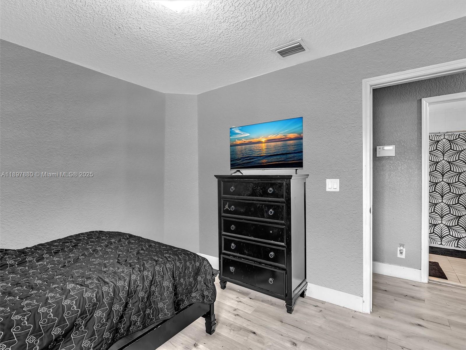 Ver detalles 9125 4 / 3 1848 sq. ft. $ 2026-06-30 0 foto
