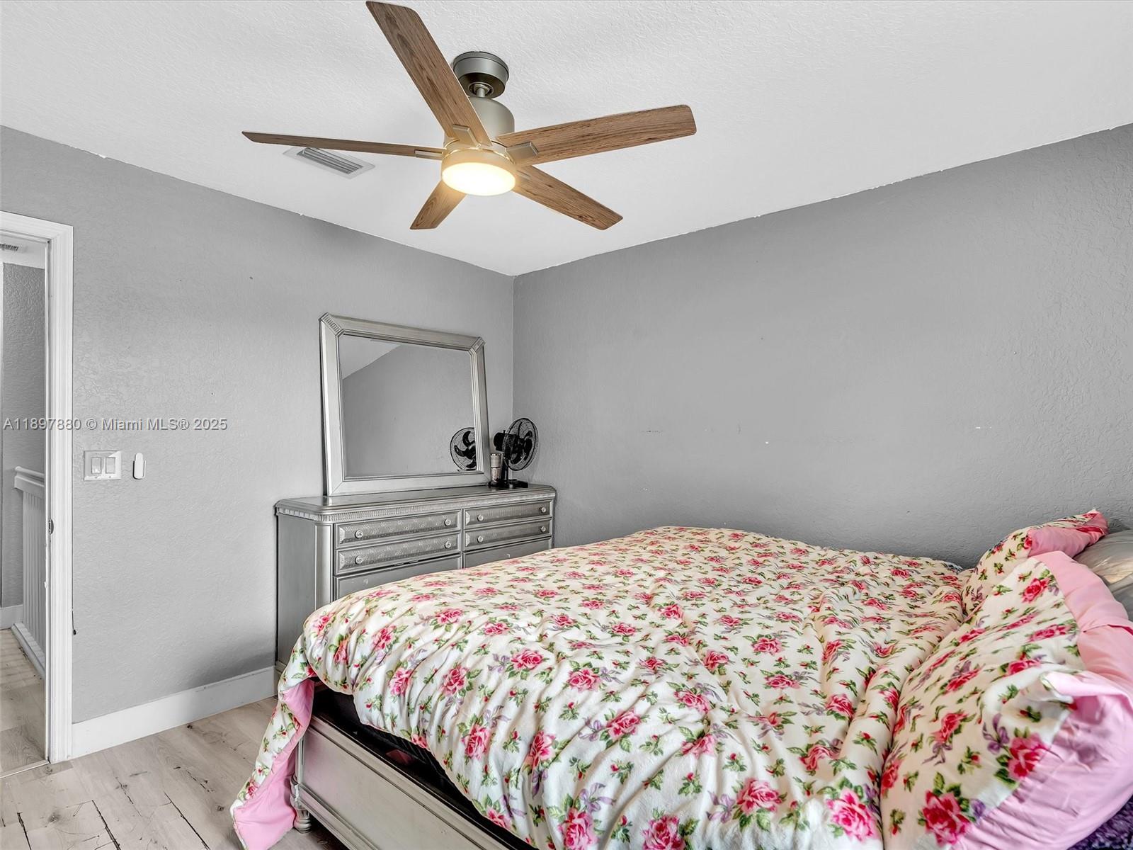 Ver detalles 9125 4 / 3 1848 sq. ft. $ 2026-06-30 0 foto