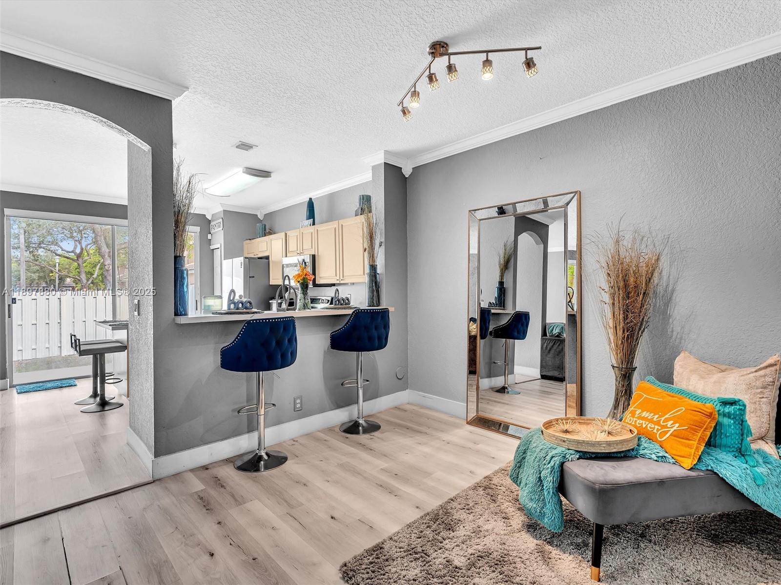 Ver detalles 9125 4 / 3 1848 sq. ft. $ 2026-06-30 0 foto