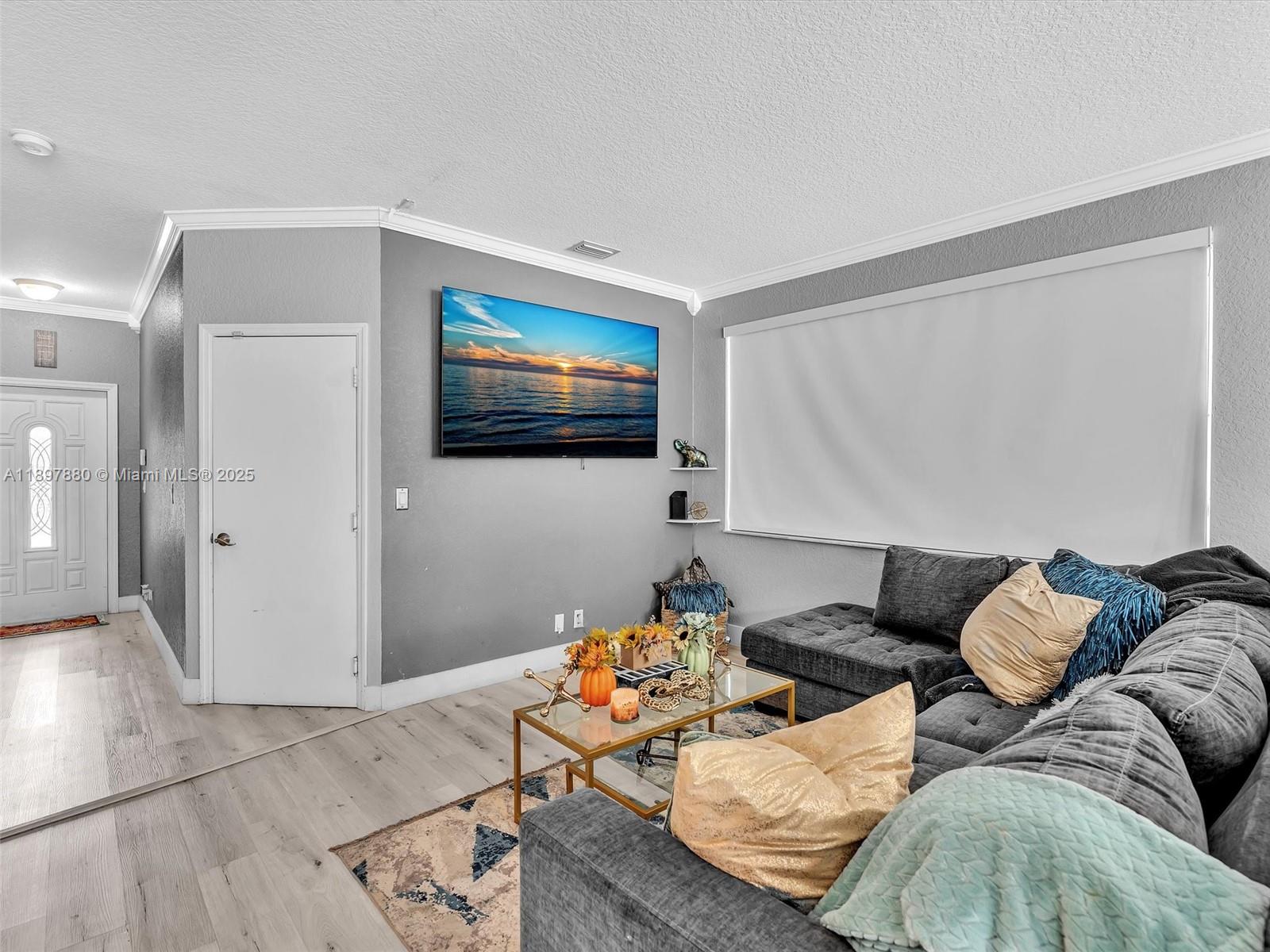 Ver detalles 9125 4 / 3 1848 sq. ft. $ 2026-06-30 0 foto