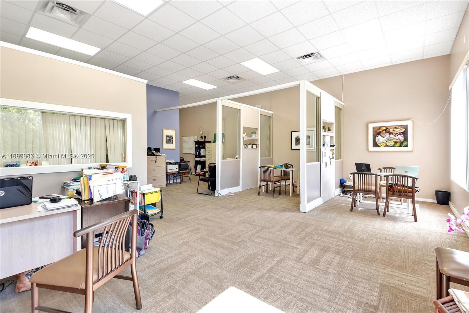 Подробнее   /   кв.футов $ 2025-10-17 0 Фото