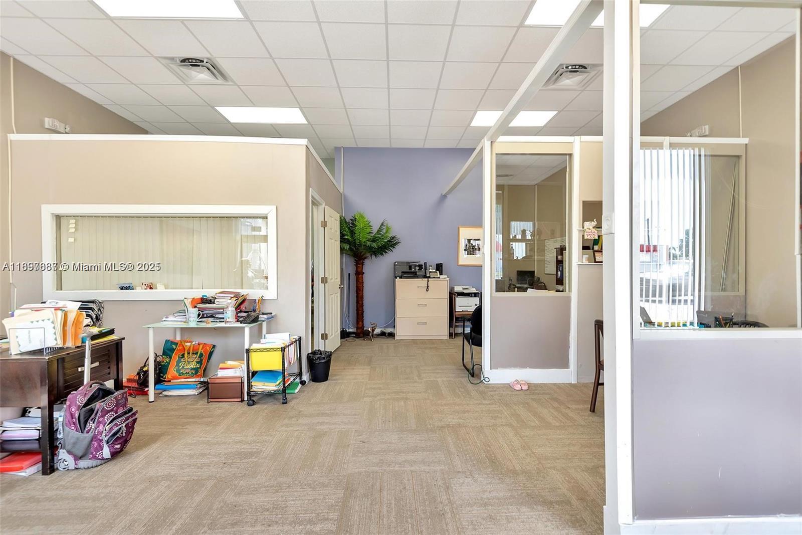 Подробнее   /   кв.футов $ 2025-10-17 0 Фото