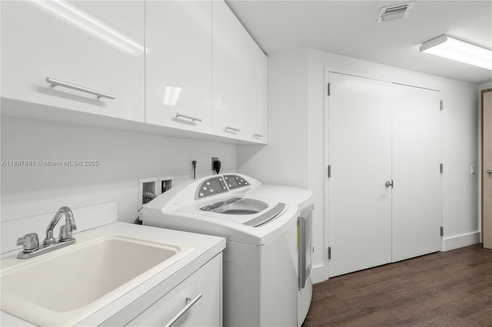 Photo of 2711 Ocean Dr  #2305, Hollywood, Florida, 33019 -