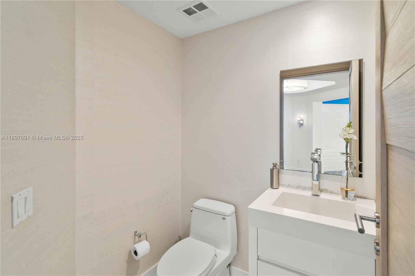 Photo of 2711 Ocean Dr  #2305, Hollywood, Florida, 33019 -