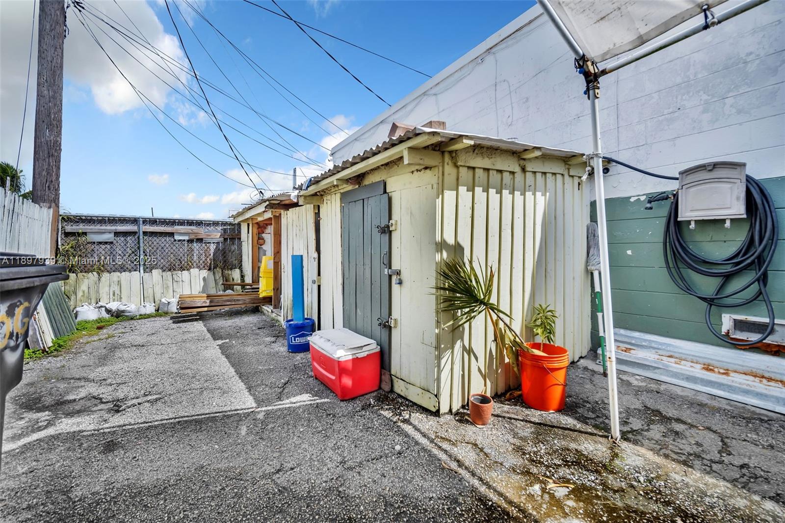 See details   /   sq. ft. $ 2025-10-17 0 Photo