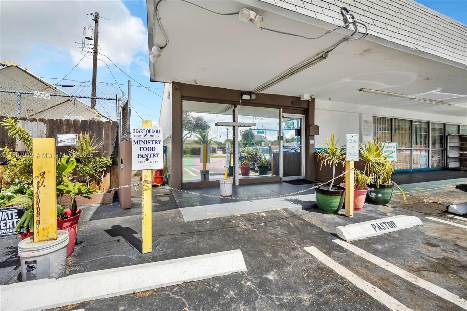 See details   /   sq. ft. $ 2025-10-17 0 Photo