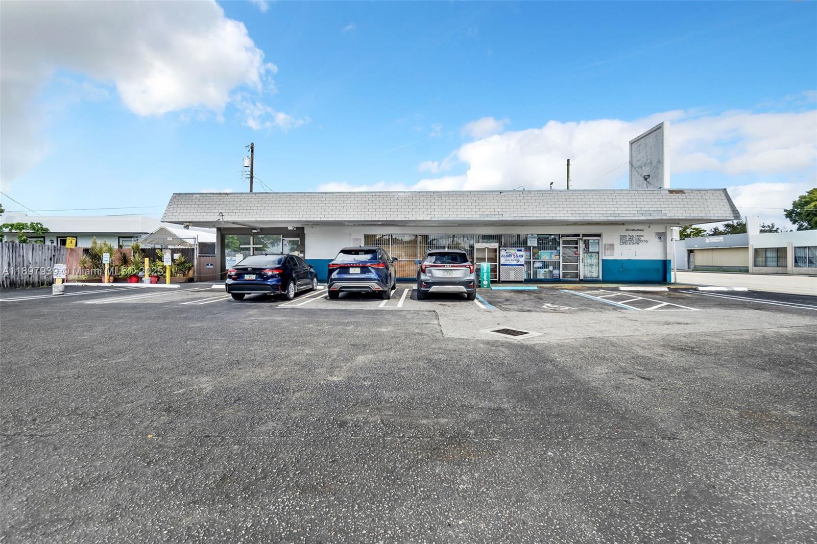 See details   /   sq. ft. $ 2025-10-17 0 Photo