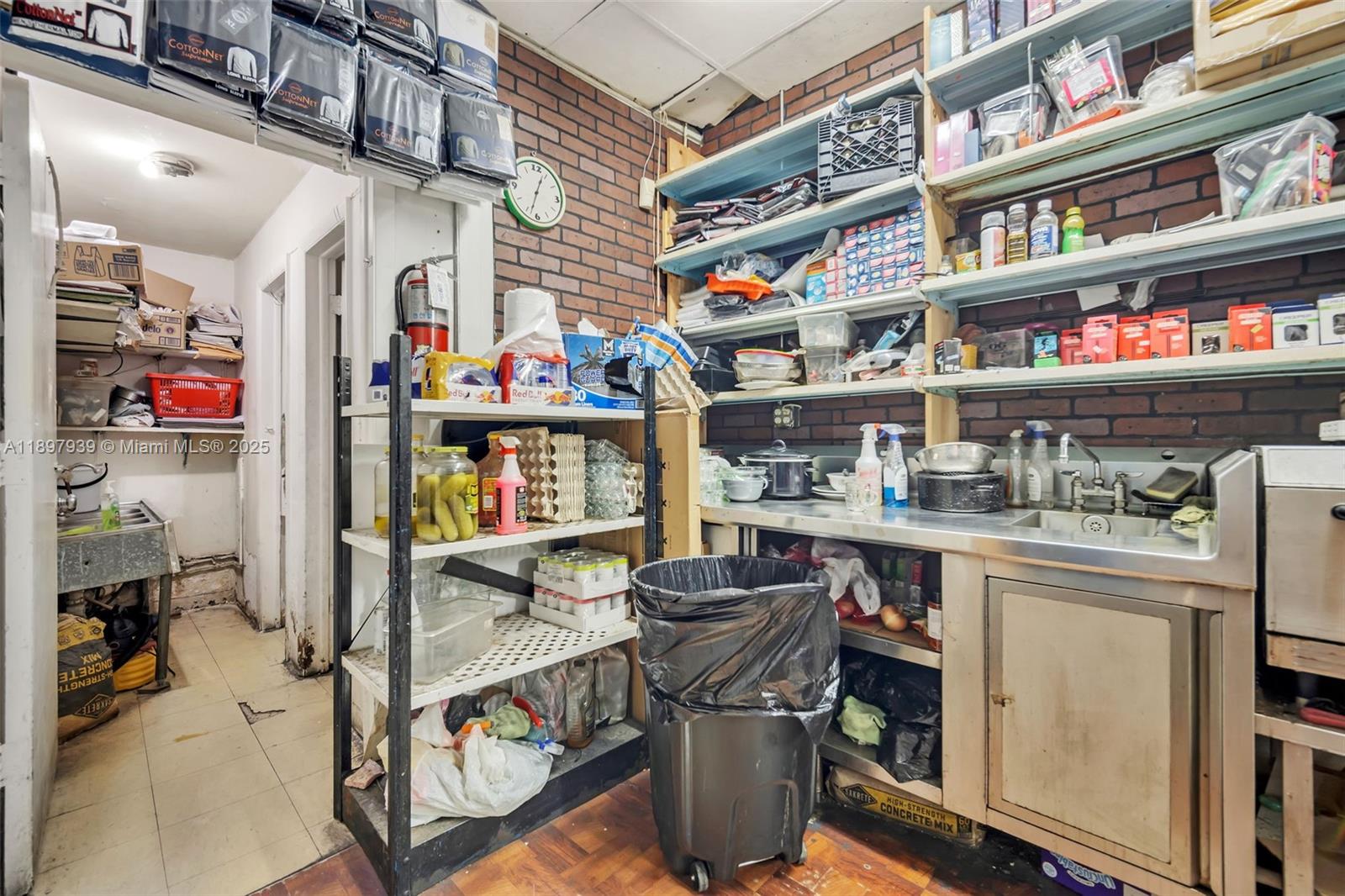 See details   /   sq. ft. $ 2025-10-17 0 Photo