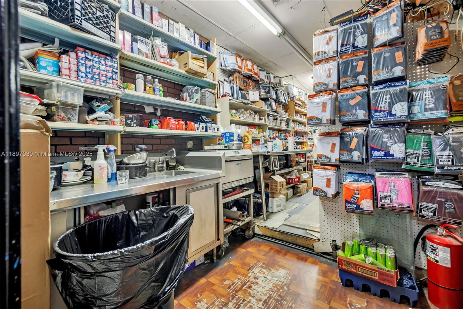 See details   /   sq. ft. $ 2025-10-17 0 Photo