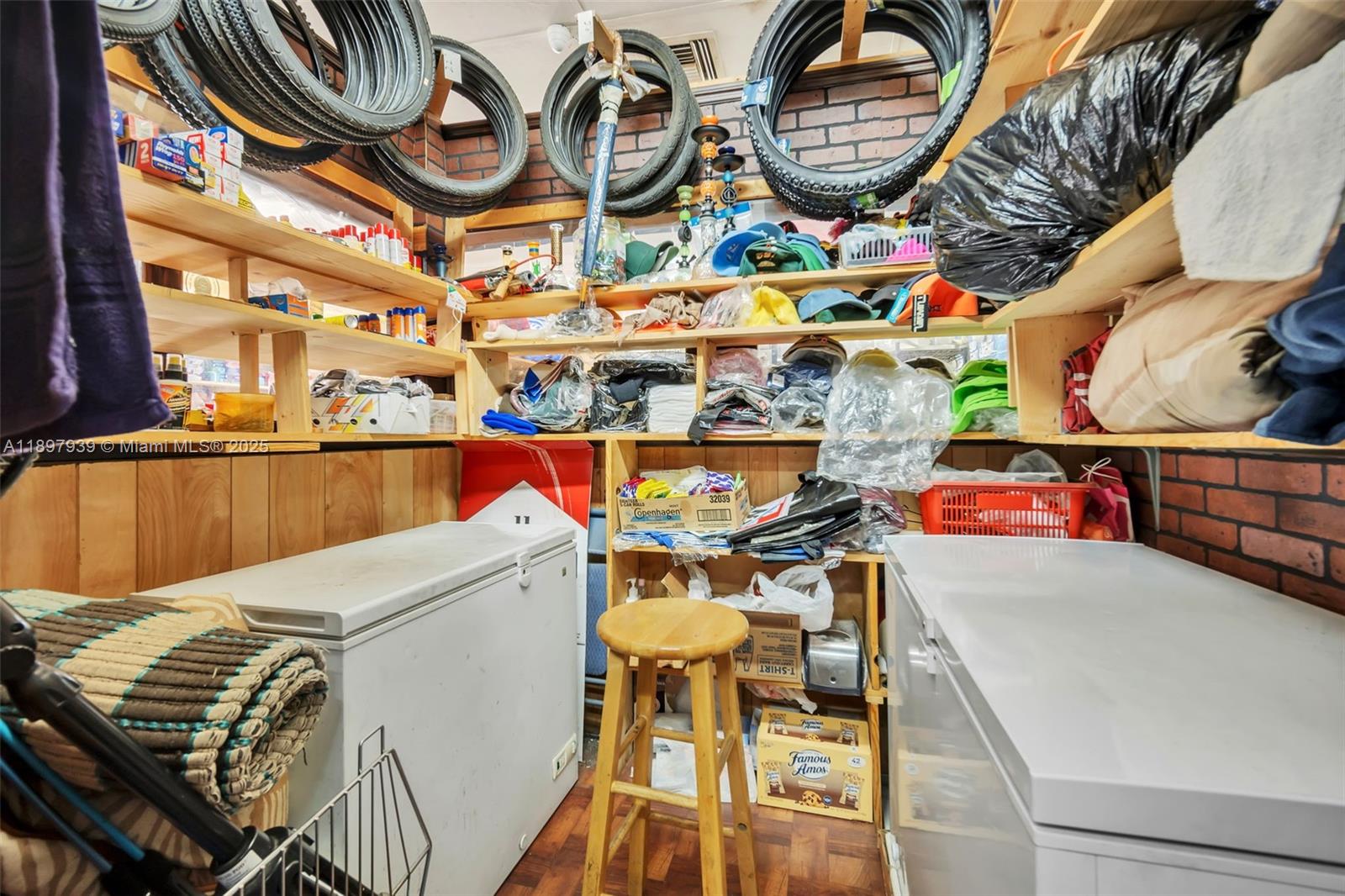 See details   /   sq. ft. $ 2025-10-17 0 Photo