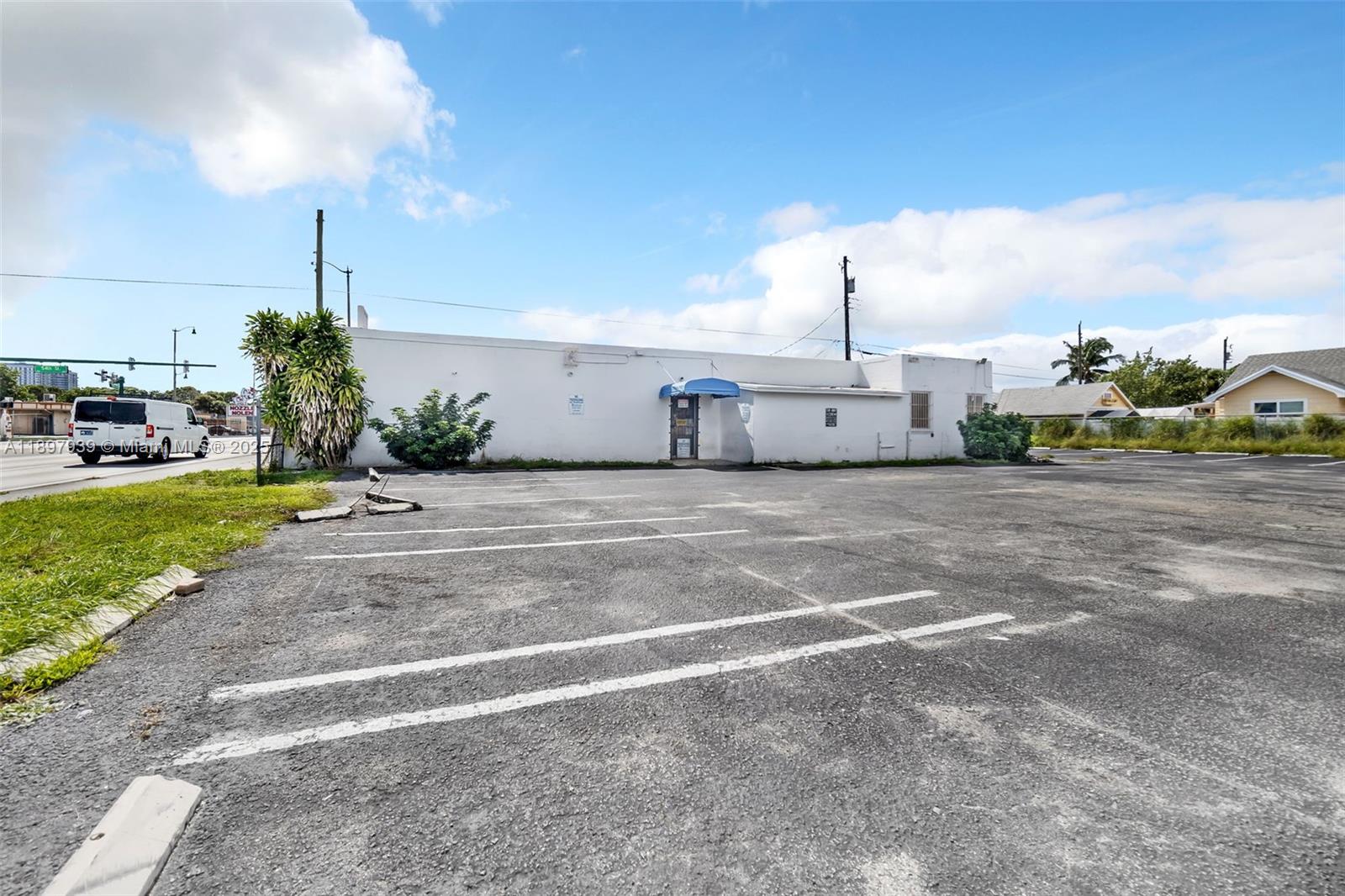 See details   /   sq. ft. $ 2025-10-17 0 Photo