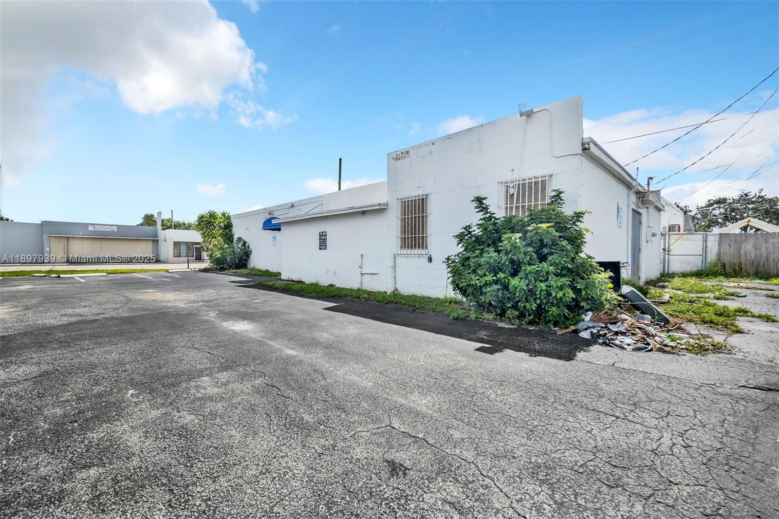 See details   /   sq. ft. $ 2025-10-17 0 Photo