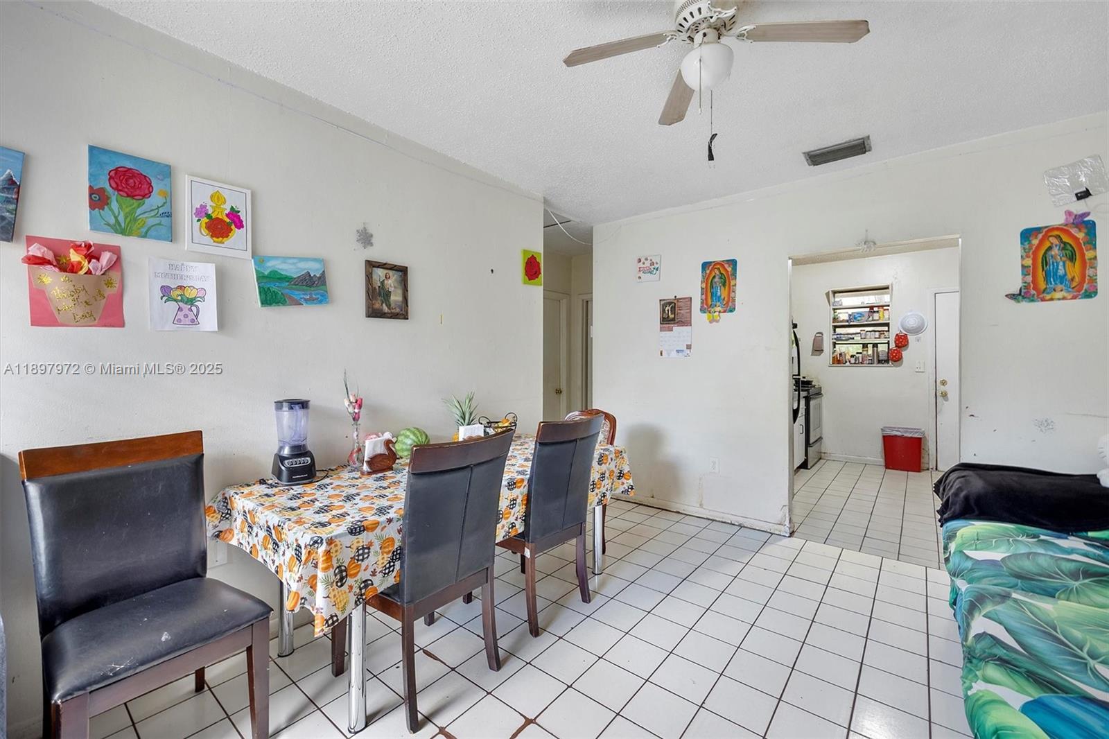 See details / 1352 sq. ft. $ 2025-10-17 0 Photo
