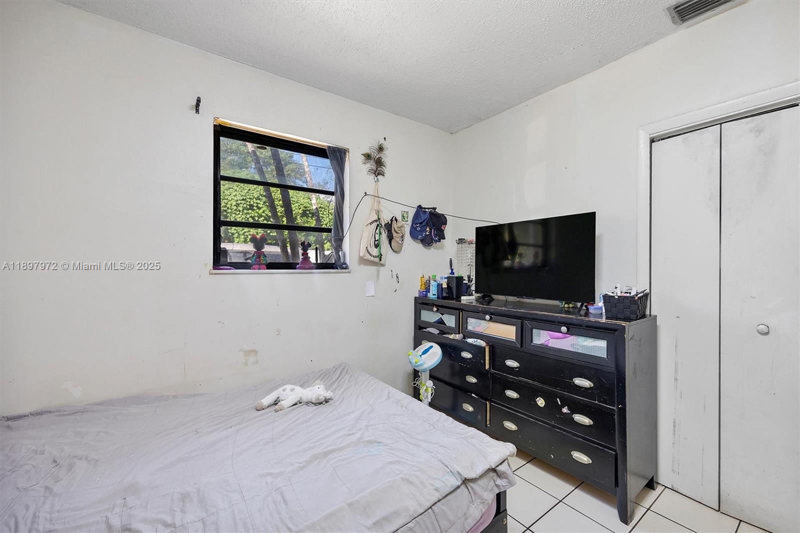 See details / 1352 sq. ft. $ 2025-10-17 0 Photo
