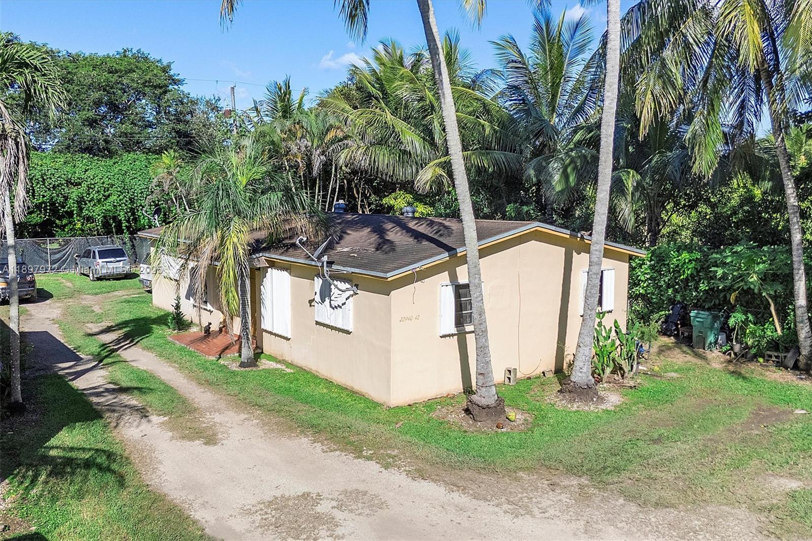 See details / 1352 sq. ft. $ 2025-10-17 0 Photo