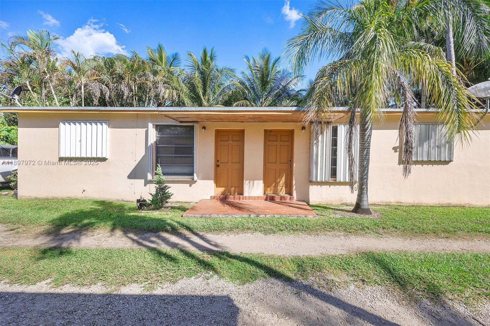 See details / 1352 sq. ft. $ 2025-10-17 0 Photo