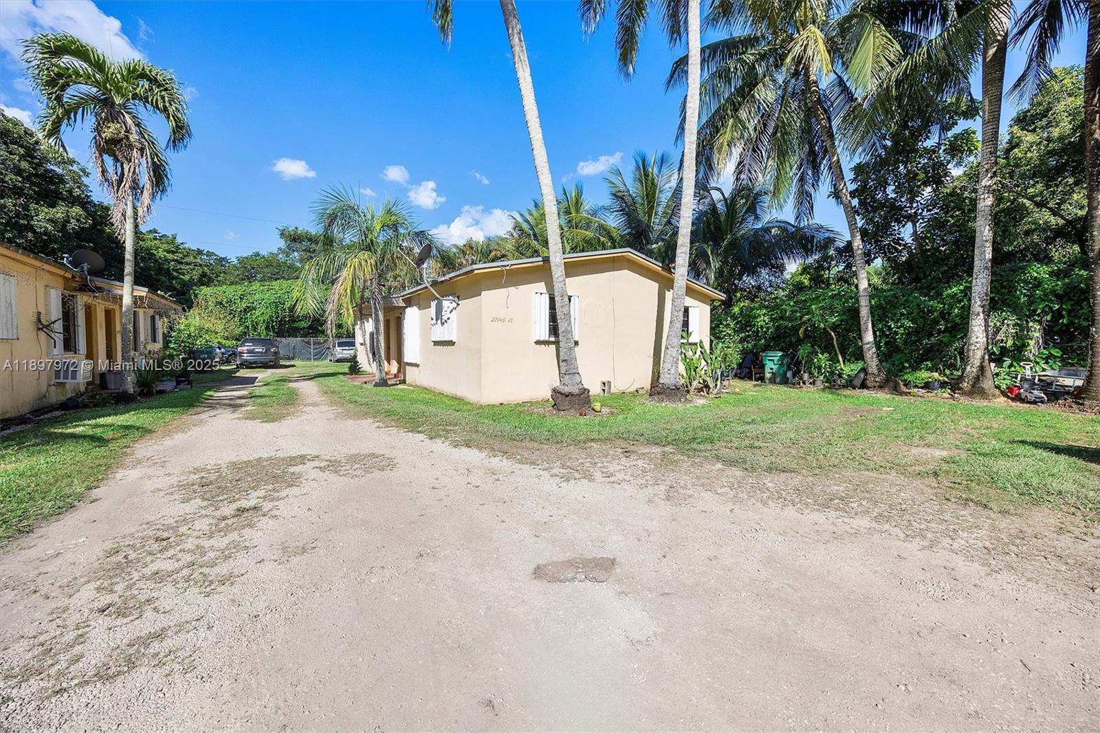 See details / 1352 sq. ft. $ 2025-10-17 0 Photo