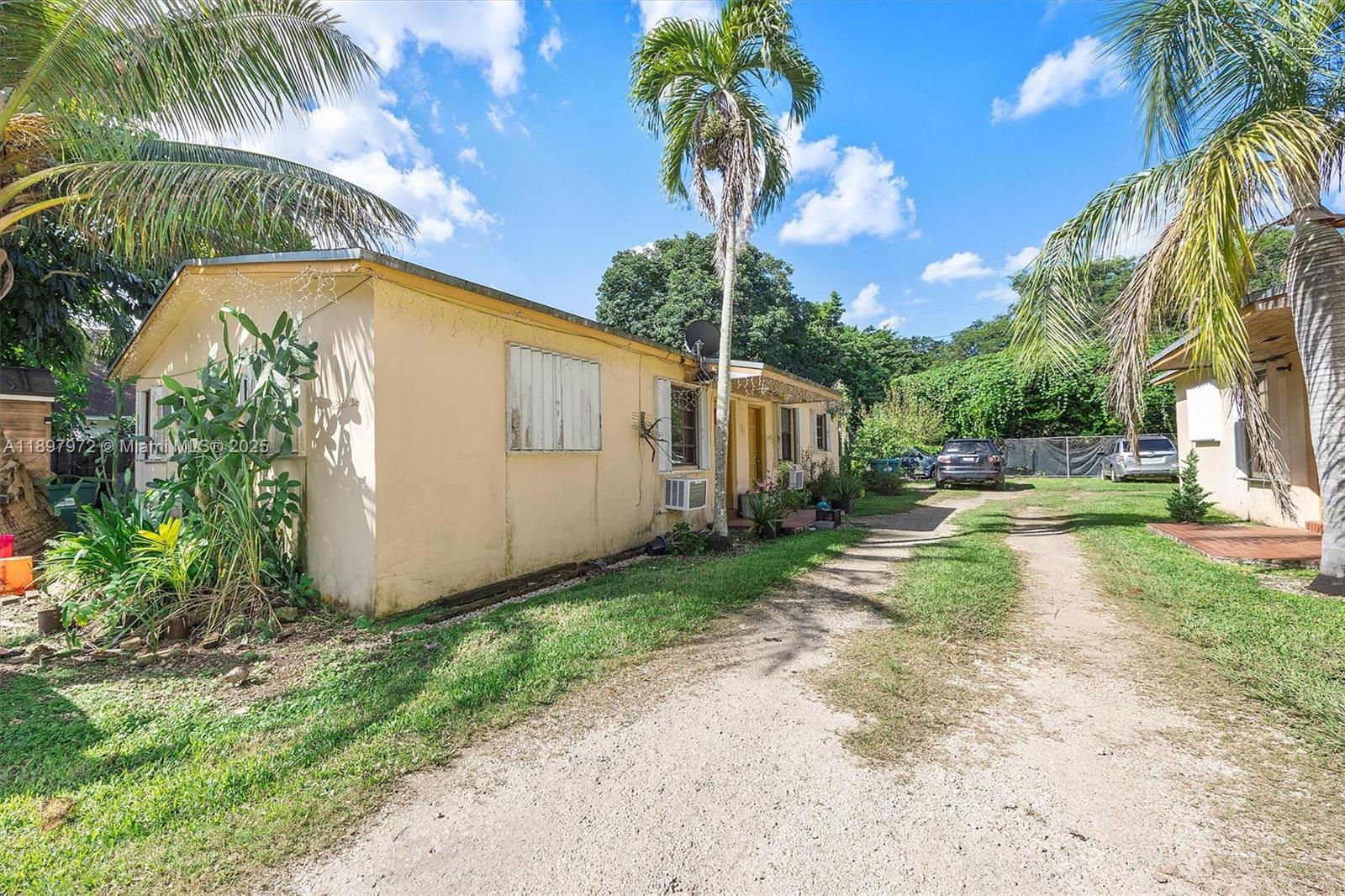 See details / 1352 sq. ft. $ 2025-10-17 0 Photo