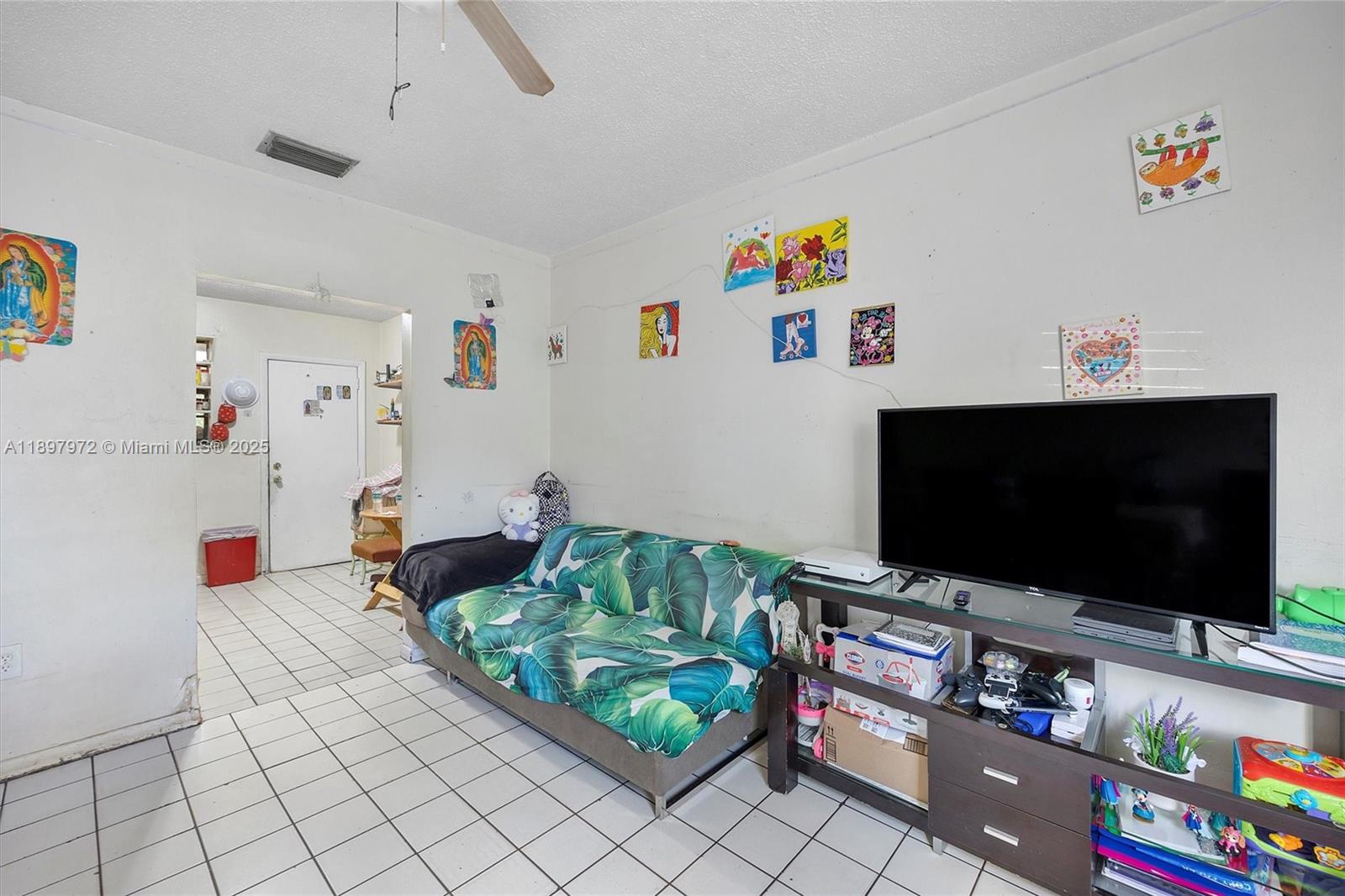 See details / 1352 sq. ft. $ 2025-10-17 0 Photo