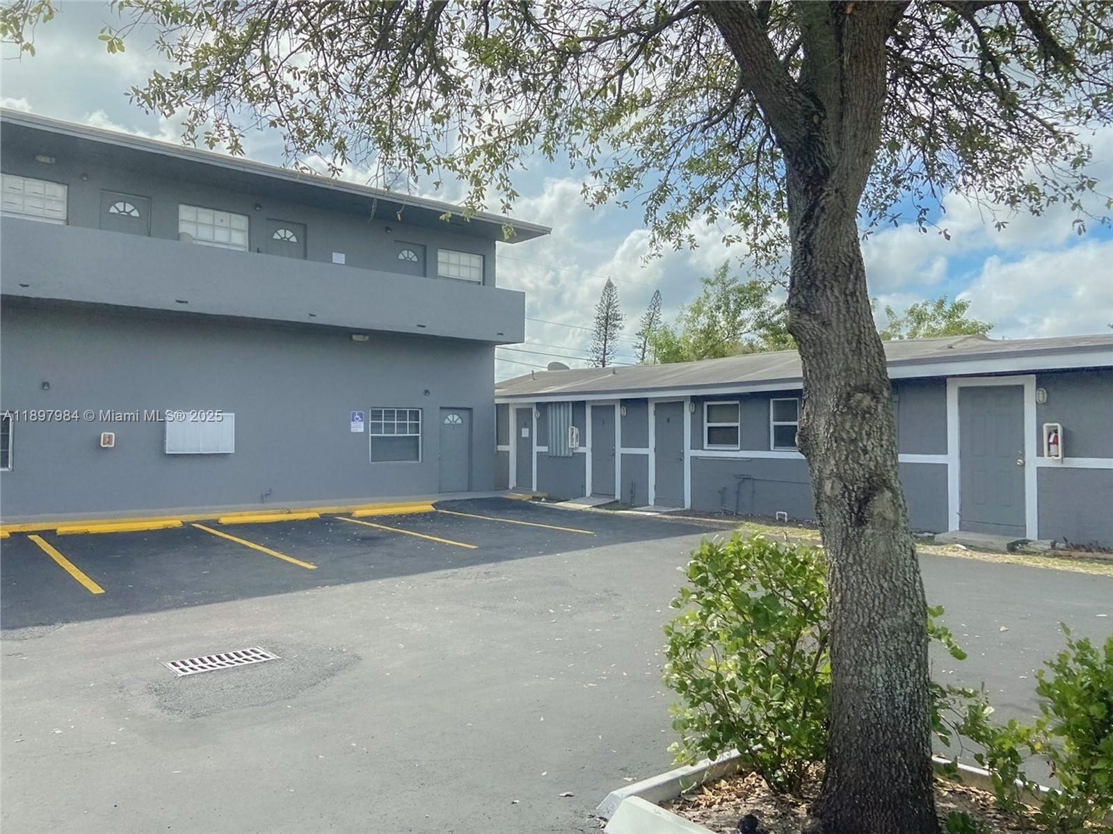 See details / 1600 sq. ft. $ 2025-10-17 0 Photo