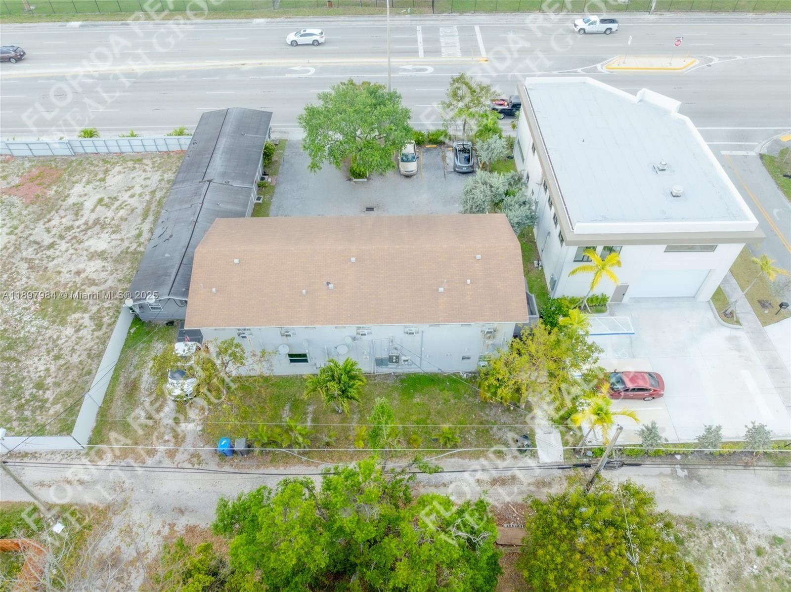 See details / 1600 sq. ft. $ 2025-10-17 0 Photo
